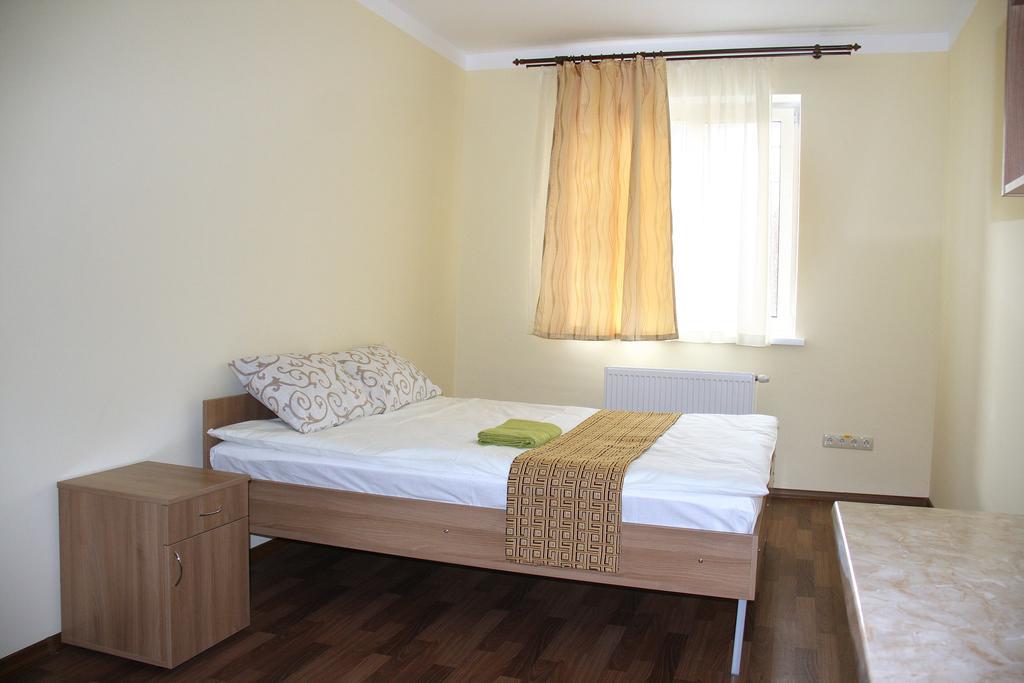 Friendly House Hostel Vyshneve Room photo